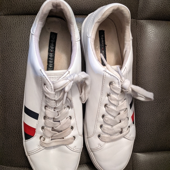 TOMMY HILFIGER SNOW WHITE SHOES W STIPS - Picture 3 of 6